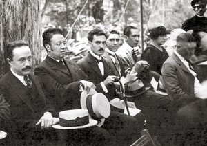 Jose Vasconcelos och Diego Rivera under ett utomhusarrangemang i Chapultepec-parken i Mexico City 1921.